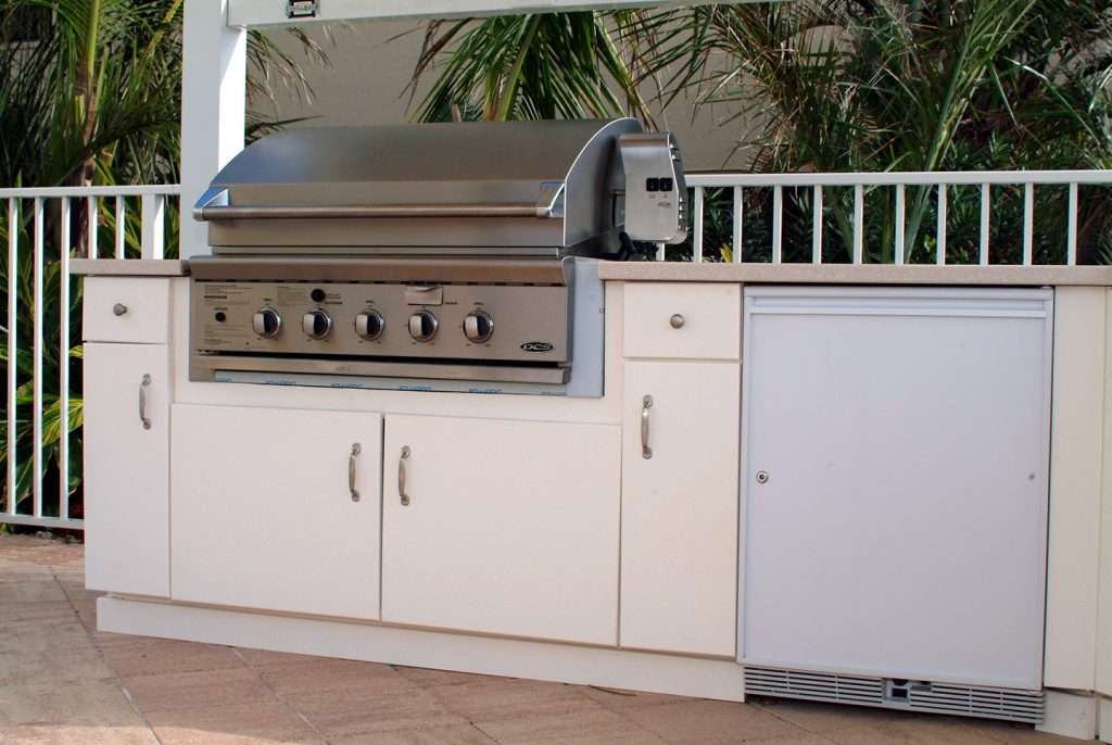 Outdoor Kitchen Cabinets Made with King StarBoard® ST Seafoam